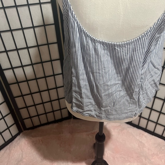 ⭐️Two Hollister Tops size L‎ - Picture 2 of 5